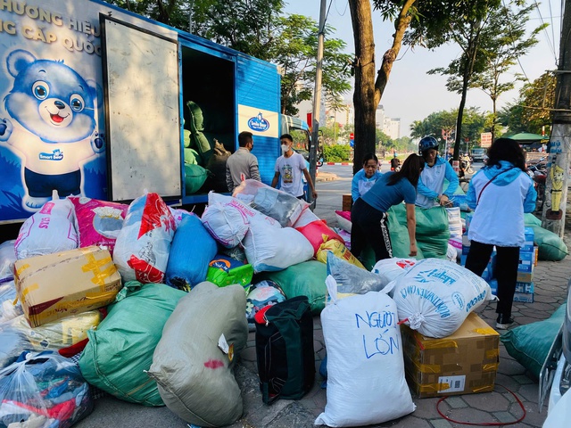 Hà Nội tiếp nhận hơn 55 tỷ đồng ủng hộ đồng bào miền Trung - Tây Nguyên- Ảnh 1.