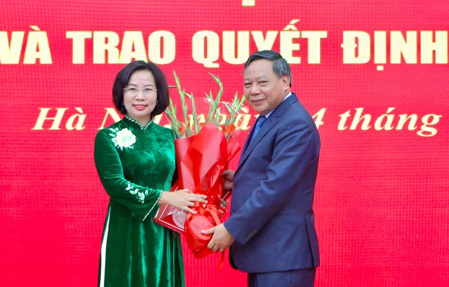 Đồng chí Bùi Huyền Mai được chỉ định giữ chức Bí thư Đảng ủy MTTQ Việt Nam TP. Hà Nội- Ảnh 1. Đồng chí Bùi Huyền Mai được chỉ định giữ chức Bí thư Đảng ủy MTTQ Việt Nam TP. Hà Nội- Ảnh 1.