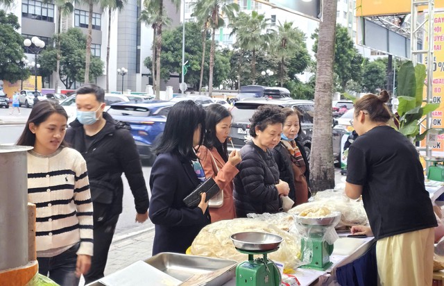 Ngày hội khuyến mại tháng 11: Thu hút hàng chục nghìn lượt khách tham quan mua sắm- Ảnh 2. Ngày hội khuyến mại tháng 11: Thu hút hàng chục nghìn lượt khách tham quan mua sắm- Ảnh 2.