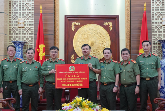  Công an Hà Nội động viên, tặng quà công an và nhân dân các tỉnh chịu ảnh hưởng bão lũ- Ảnh 2.