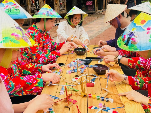 Kết hợp truyền thống và hiện đại qua hoạt động thủ công – thiết kế sáng tạo- Ảnh 4.