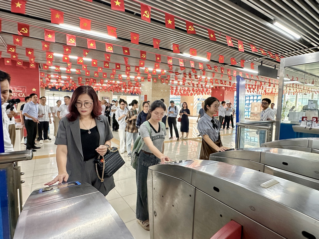 Tuyến metro Cát Linh-Hà Đông chuyển thẻ vé mới từ 18/11- Ảnh 1. Tuyến metro Cát Linh-Hà Đông chuyển thẻ vé mới từ 18/11- Ảnh 1.