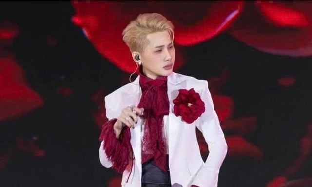 Ca sĩ Jack bị đình chỉ biểu diễn 9 tháng, ca sĩ và công ty bị phạt 105 triệu đồng - Ảnh 1. Ca sĩ Jack bị đình chỉ biểu diễn 9 tháng, ca sĩ và công ty bị phạt 105 triệu đồng - Ảnh 1.