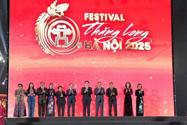 Khai mạc Festival Thăng Long - Hà Nội năm 2025: Di sản - Kết nối - Thời đại- Ảnh 1. Khai mạc Festival Thăng Long - Hà Nội năm 2025: Di sản - Kết nối - Thời đại- Ảnh 1.