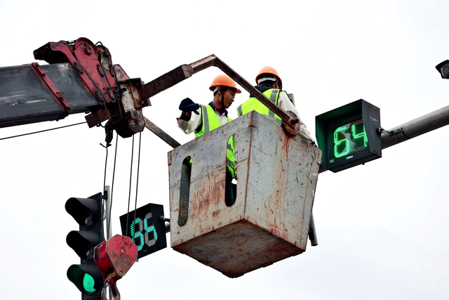 Hà Nội nâng cấp hệ thống điều khiển đèn tín hiệu giao thông- Ảnh 2. Hà Nội nâng cấp hệ thống điều khiển đèn tín hiệu giao thông- Ảnh 2.