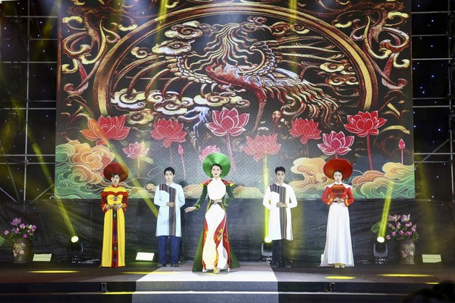 Áo dài - nhịp cầu kết nối văn hóa và du lịch Thủ đô- Ảnh 5. Áo dài - nhịp cầu kết nối văn hóa và du lịch Thủ đô- Ảnh 5.