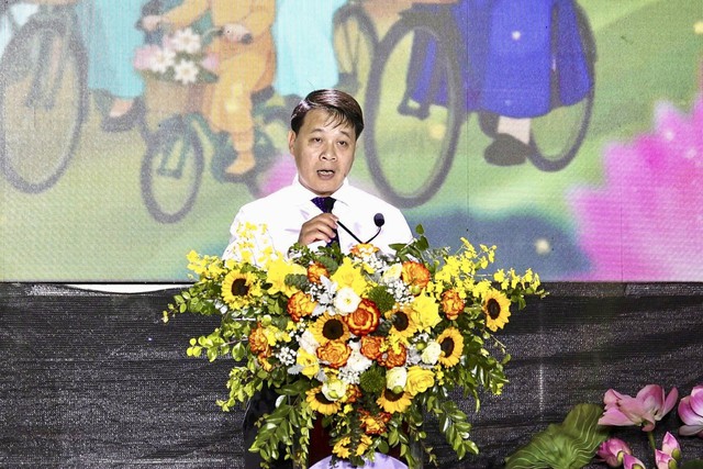 Áo dài - nhịp cầu kết nối văn hóa và du lịch Thủ đô- Ảnh 1. Áo dài - nhịp cầu kết nối văn hóa và du lịch Thủ đô- Ảnh 1.