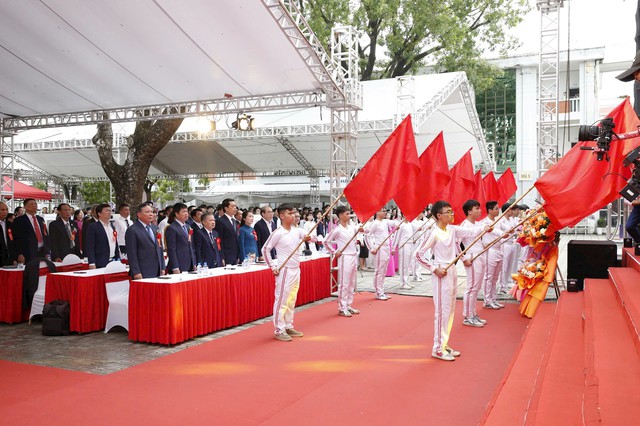 Trường THPT Kim Anh đón nhận Bằng khen của Thủ tướng Chính phủ- Ảnh 1. Trường THPT Kim Anh đón nhận Bằng khen của Thủ tướng Chính phủ- Ảnh 1.