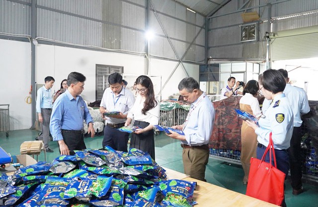 Siết chặt an toàn thực phẩm trước nhu cầu tiêu dùng ngày càng lớn- Ảnh 1.