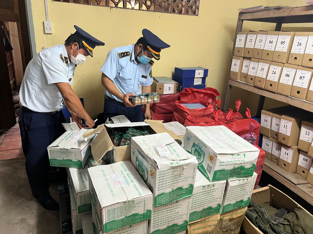 Kiểm soát an toàn thực phẩm đối với các mặt hàng thiết yếu - Ảnh 1. Kiểm soát an toàn thực phẩm đối với các mặt hàng thiết yếu - Ảnh 1.