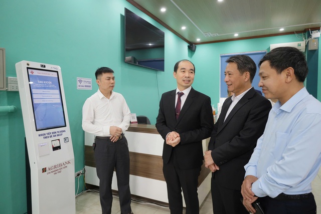 Đẩy mạnh chuyển đổi số trong khám chữa bệnh từ cơ sở- Ảnh 1. Đẩy mạnh chuyển đổi số trong khám chữa bệnh từ cơ sở- Ảnh 1.