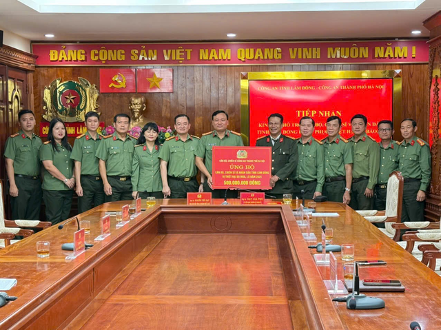 Công an Thủ đô hướng về Lâm Đồng - Chuyến đi của sự sẻ chia và hy vọng- Ảnh 1.