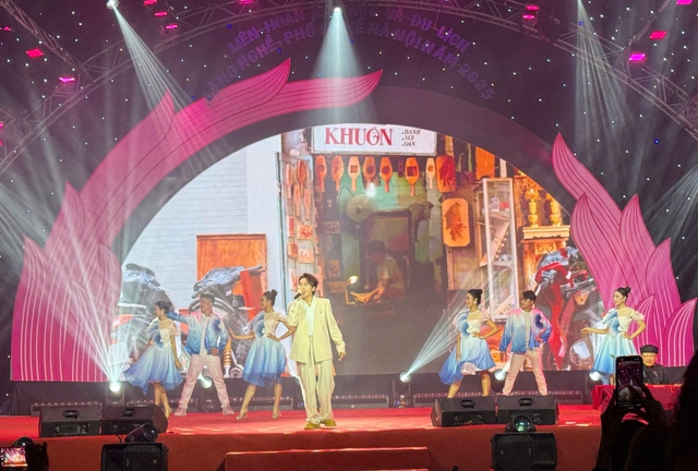 Khai mạc Liên hoan Ẩm thực và Du lịch làng nghề, phố nghề Hà Nội năm 2025- Ảnh 5. Khai mạc Liên hoan Ẩm thực và Du lịch làng nghề, phố nghề Hà Nội năm 2025- Ảnh 5.