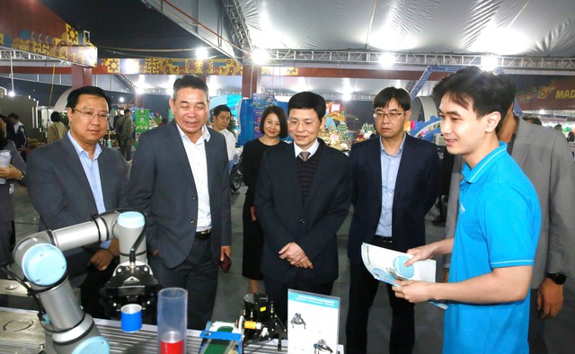 Khai mạc Hội chợ ‘Made in Vietnam’ năm 2025- Ảnh 2. Khai mạc Hội chợ ‘Made in Vietnam’ năm 2025- Ảnh 2.