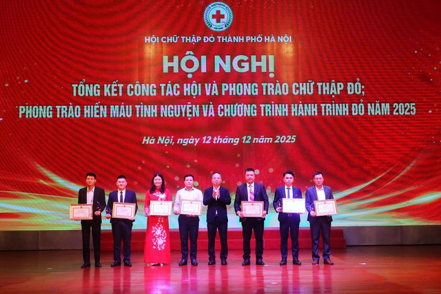 Khen thưởng các tập thể, cá nhân có thành tích trong công tác Hội và phong trào hiến máu- Ảnh 2.