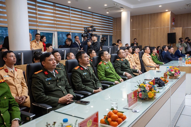 Công an TP. Hà Nội kích hoạt 'bộ não giao thông số', và vận hành 1.837 camera AI- Ảnh 1. Công an TP. Hà Nội kích hoạt 'bộ não giao thông số', và vận hành 1.837 camera AI- Ảnh 1.