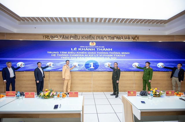 Công an TP. Hà Nội kích hoạt 'bộ não giao thông số', và vận hành 1.837 camera AI- Ảnh 6. Công an TP. Hà Nội kích hoạt 'bộ não giao thông số', và vận hành 1.837 camera AI- Ảnh 6.