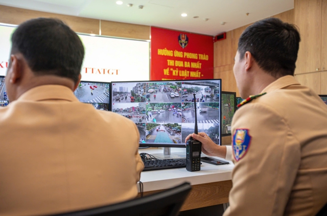 Công an TP. Hà Nội kích hoạt 'bộ não giao thông số', và vận hành 1.837 camera AI- Ảnh 9. Công an TP. Hà Nội kích hoạt 'bộ não giao thông số', và vận hành 1.837 camera AI- Ảnh 9.