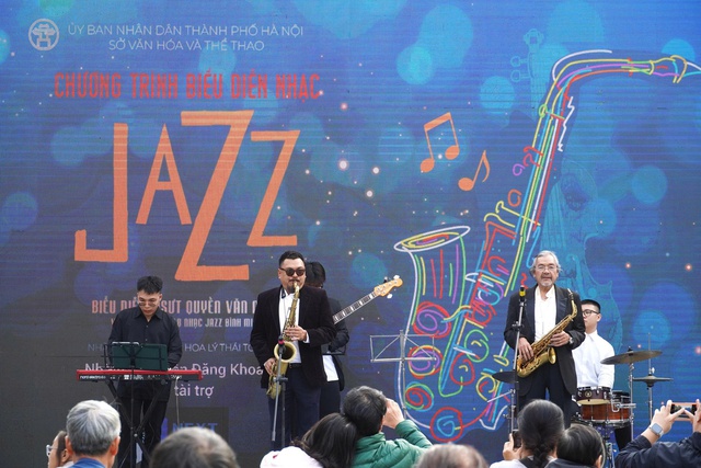 'Âm nhạc cuối tuần' - Điểm hẹn văn hóa bên Hồ Gươm- Ảnh 1. 'Âm nhạc cuối tuần' - Điểm hẹn văn hóa bên Hồ Gươm- Ảnh 1.