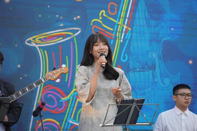 'Âm nhạc cuối tuần' - Điểm hẹn văn hóa bên Hồ Gươm- Ảnh 2. 'Âm nhạc cuối tuần' - Điểm hẹn văn hóa bên Hồ Gươm- Ảnh 2.