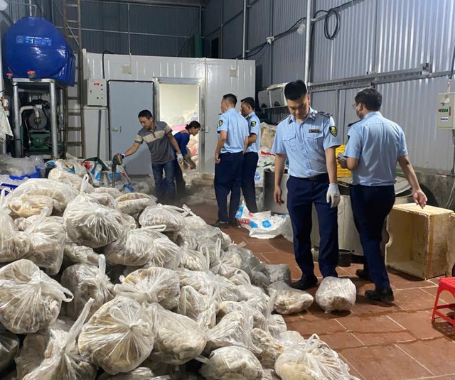 Lập ‘lá chắn an toàn thực phẩm’ vững chắc cho người dân trong mùa lễ, Tết - Ảnh 3. Lập ‘lá chắn an toàn thực phẩm’ vững chắc cho người dân trong mùa lễ, Tết - Ảnh 3.