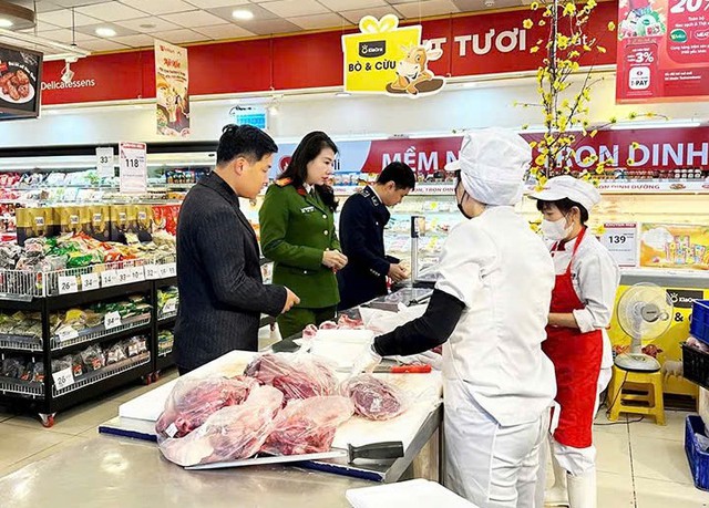 Lập ‘lá chắn an toàn thực phẩm’ vững chắc cho người dân trong mùa lễ, Tết - Ảnh 1. Lập ‘lá chắn an toàn thực phẩm’ vững chắc cho người dân trong mùa lễ, Tết - Ảnh 1.