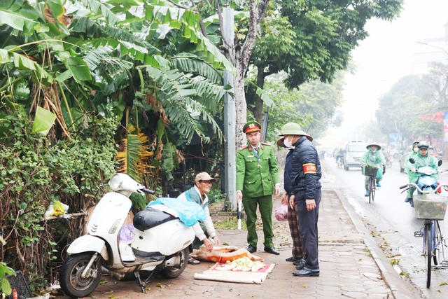 Hà Nội gỡ điểm nghẽn về trật tự đô thị: Làm đến đâu, dứt điểm đến đó- Ảnh 2. Hà Nội gỡ điểm nghẽn về trật tự đô thị: Làm đến đâu, dứt điểm đến đó- Ảnh 2.