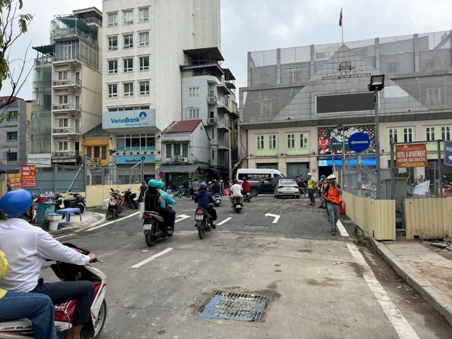 Thu gọn rào chắn dự án đường sắt đô thị Nhổn - ga Hà Nội để giảm ùn tắc- Ảnh 1. Thu gọn rào chắn dự án đường sắt đô thị Nhổn - ga Hà Nội để giảm ùn tắc- Ảnh 1.