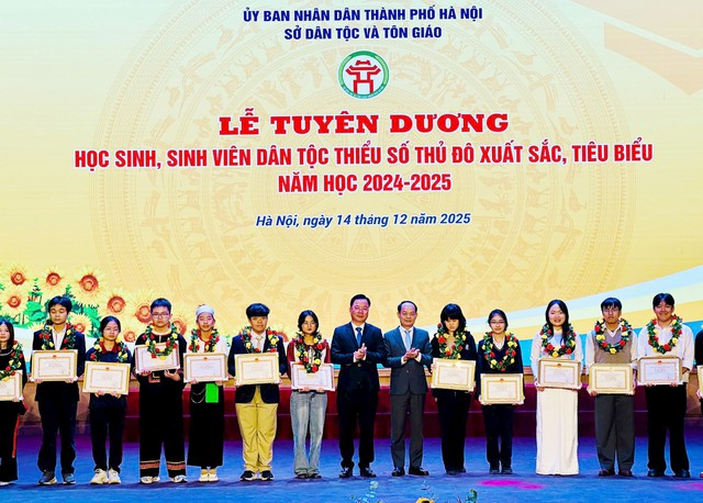 Tuyên dương học sinh, sinh viên dân tộc thiểu số Thủ đô xuất sắc năm học 2024-2025- Ảnh 1.