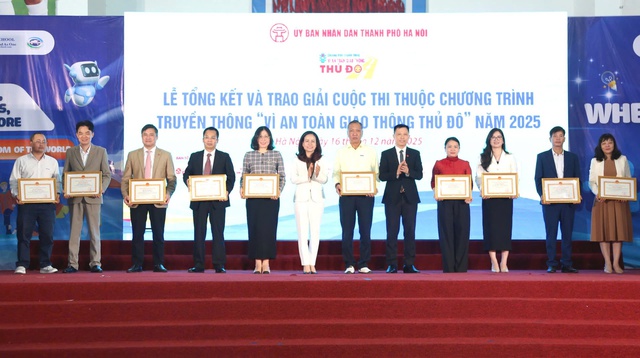 ‘Vì An toàn giao thông Thủ đô’ – Để Thủ đô trở thành hình mẫu về văn hoá giao thông- Ảnh 1. ‘Vì An toàn giao thông Thủ đô’ – Để Thủ đô trở thành hình mẫu về văn hoá giao thông- Ảnh 1.