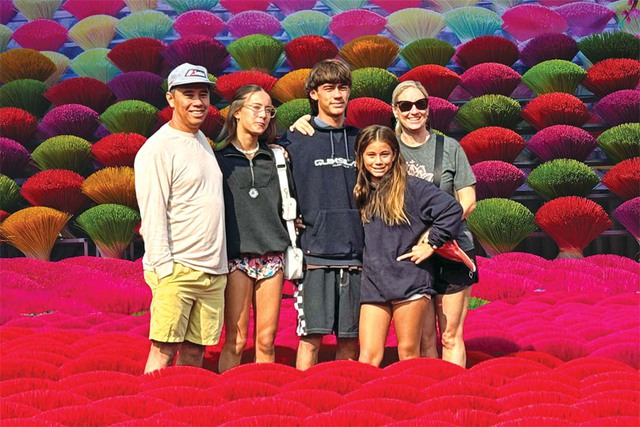 Phát triển làng nghề Hà Nội: Khi du lịch và chuyển đổi số cùng 'vào cuộc'- Ảnh 3.