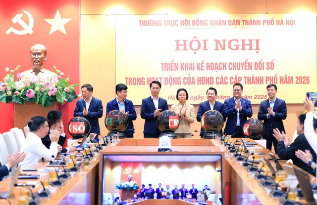Chuyển đổi số - bước chuyển trong đổi mới hoạt động của HĐND Hà Nội- Ảnh 1.