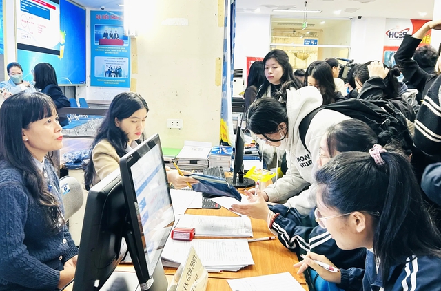 Hà Nội: Sôi động thị trường tuyển dụng và tìm việc làm Tết 2026- Ảnh 2.