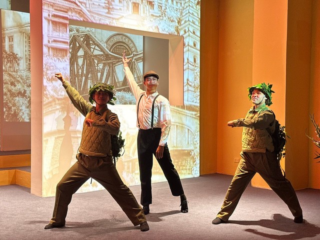 Cột cờ Hà Nội trở thành không gian trải nghiệm lịch sử sống động- Ảnh 5.