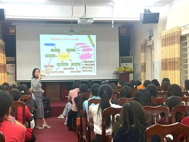 Phường Hà Đông bảo đảm an toàn thực phẩm tại các bếp ăn tập thể - Ảnh 1. Phường Hà Đông bảo đảm an toàn thực phẩm tại các bếp ăn tập thể - Ảnh 1.