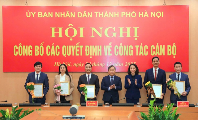 Hà Nội trao quyết định bổ nhiệm, điều động 5 lãnh đạo sở, ngành, đơn vị- Ảnh 3.