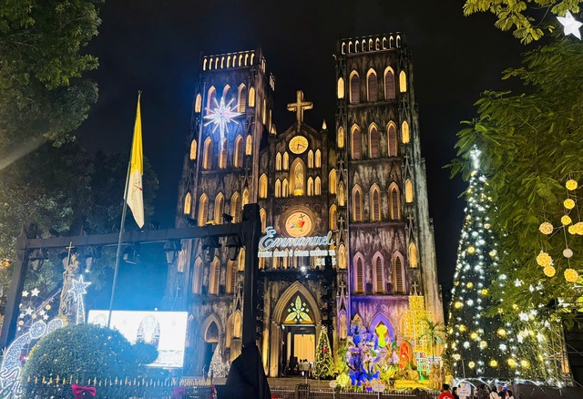 Rộn ràng không khí đón Giáng sinh tại Hà Nội- Ảnh 2.