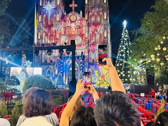 Rộn ràng không khí đón Giáng sinh tại Hà Nội- Ảnh 5.