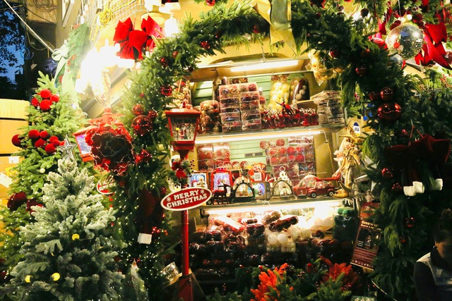 Rộn ràng không khí đón Giáng sinh tại Hà Nội- Ảnh 10.