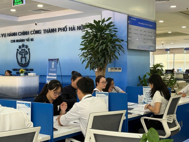 Hà Nội tái cấu trúc 293 thủ tục hành chính, tiết kiệm chi phí xã hội- Ảnh 1.