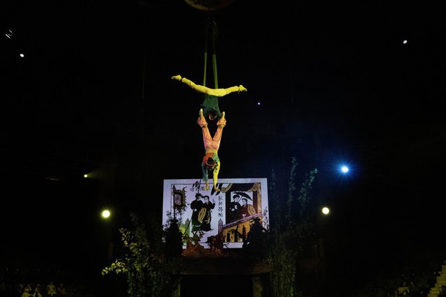 Khi di sản tranh dân gian Đông Hồ được kể bằng ngôn ngữ xiếc hiện đại- Ảnh 1. Khi di sản tranh dân gian Đông Hồ được kể bằng ngôn ngữ xiếc hiện đại- Ảnh 1.