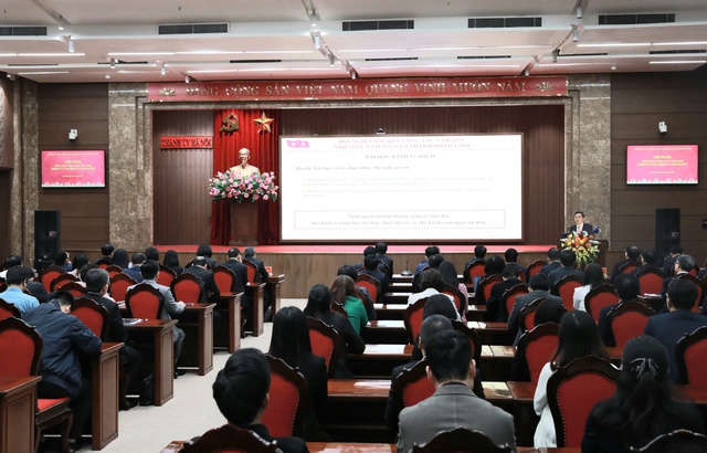 Đổi mới công tác cán bộ, xây dựng đội ngũ đáp ứng yêu cầu mới- Ảnh 2.