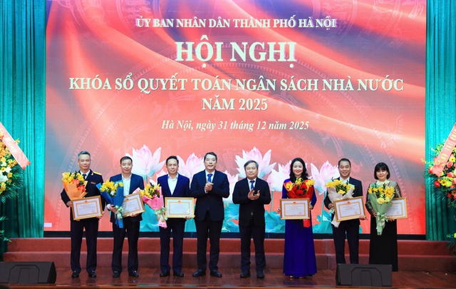 Hà Nội thu ngân sách vượt hơn 700.000 tỷ đồng, đứng đầu cả nước - Ảnh 2.