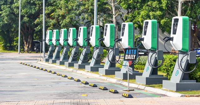 'Chạy trước' hạ tầng trạm sạc để 'xanh hóa' phương tiện giao thông- Ảnh 2.