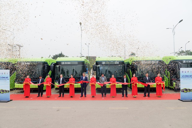 Hà Nội tiên phong xanh hóa giao thông công cộng- Ảnh 1.