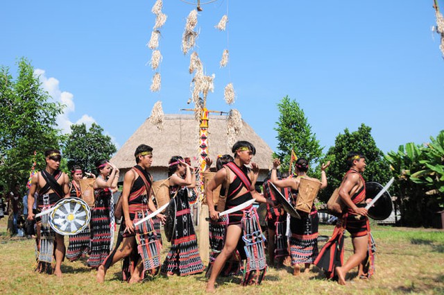 Không gian văn hóa Cơ Tu rộn ràng cuối tuần tại Thủ đô- Ảnh 1.