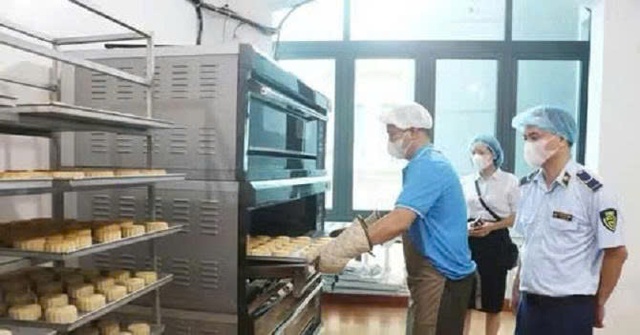 Tăng cường bảo đảm an toàn thực phẩm tại bếp ăn tập thể và các cơ sở kinh doanh dịch vụ ăn uống- Ảnh 1. Tăng cường bảo đảm an toàn thực phẩm tại bếp ăn tập thể và các cơ sở kinh doanh dịch vụ ăn uống- Ảnh 1.