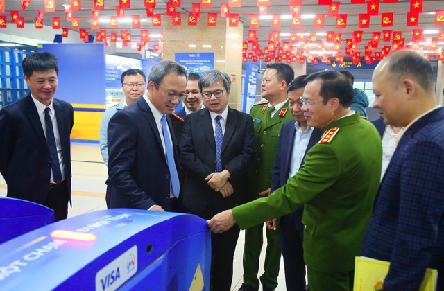 Chính thức áp dụng hệ thống kiểm soát vé tư động trên tuyến metro Cát Linh-Hà Đông- Ảnh 2.