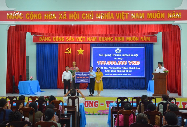 Doanh nghiệp du lịch Hà Nội hỗ trợ 200 hộ dân vùng lũ Nha Trang- Ảnh 1.