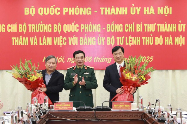 Bí thư Thành ủy Nguyễn Duy Ngọc giữ chức Bí thư Đảng ủy Bộ Tư lệnh Thủ đô Hà Nội- Ảnh 1. Bí thư Thành ủy Nguyễn Duy Ngọc giữ chức Bí thư Đảng ủy Bộ Tư lệnh Thủ đô Hà Nội- Ảnh 1.
